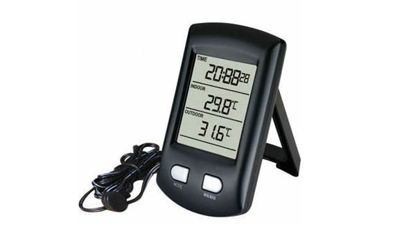In/outdoor thermometer with wire